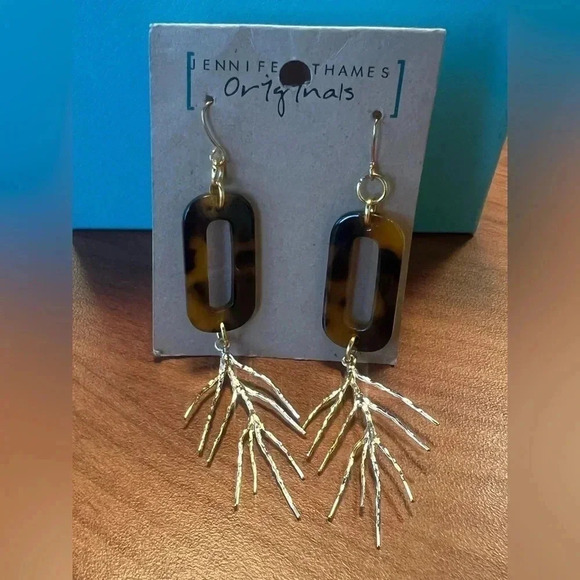 Jennifer Thames Brown Tortoise Shell and Brass Leaf Earrings - Picture 2 of 7
